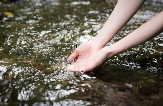 90％美容成分　コラーゲンエキスと温泉水で出来た高保湿化粧水　ポードルーティン化粧品